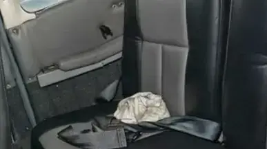 נוסעת משאירה צואה במוניות בתאילנד