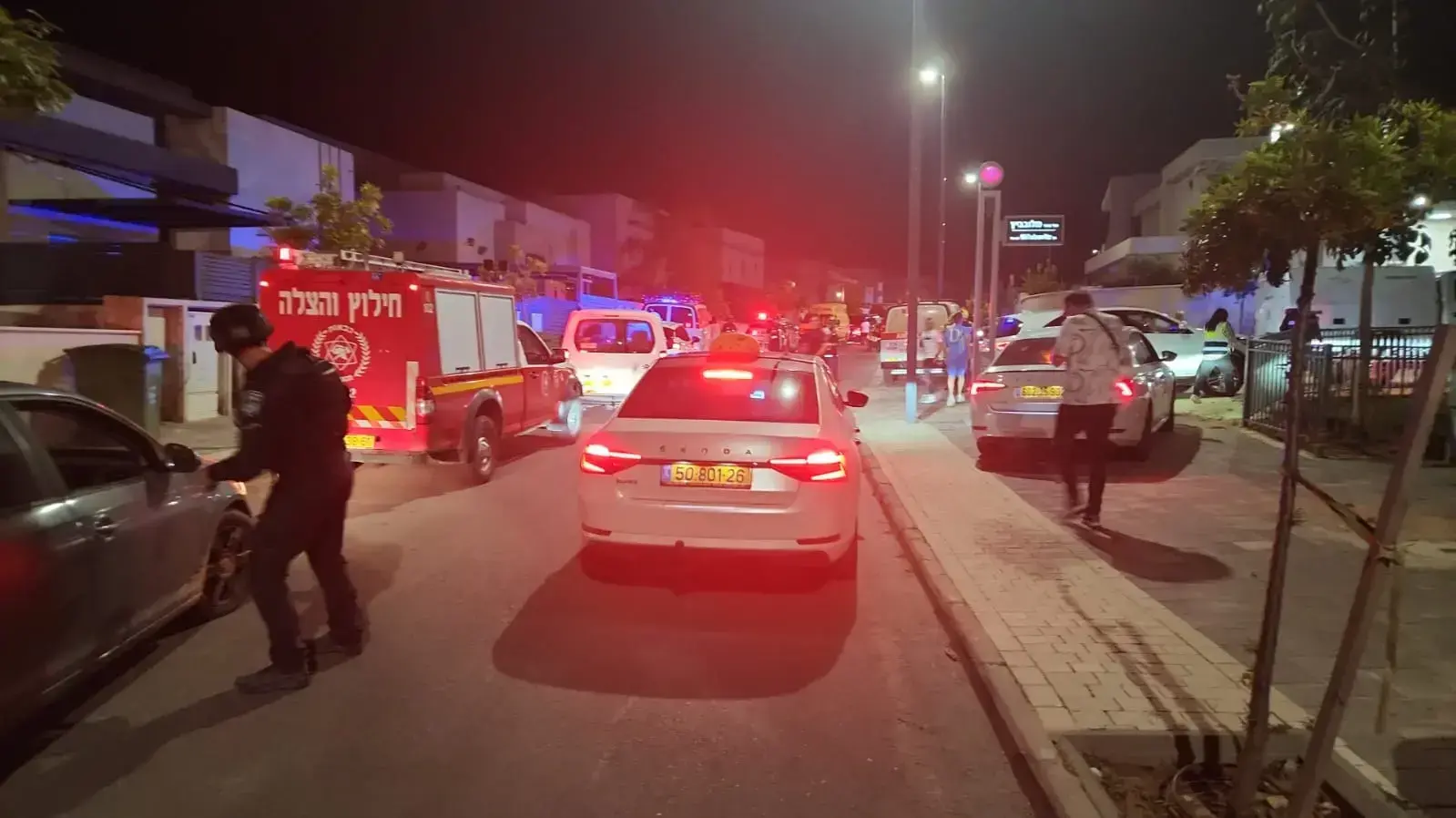 רקטה פגעה בגינה בבית בשדרות. מבצע חץ ומגן. 10 במאי 2023 רקטה פגעה בגינה בבית בשדרות. מבצע חץ ומגן. 10 במאי 2023