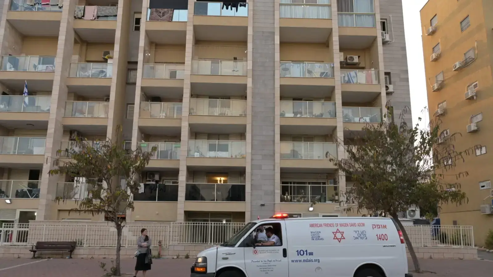 בן 7 נפצע קשה לאחר שנפל ממרפסת באשדוד, חשד: חברת הובלה פירקה את המעקה