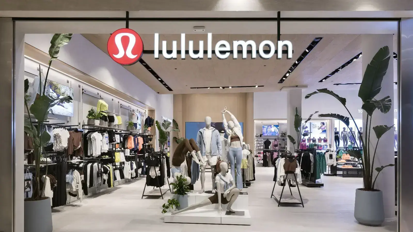 luluemon חנות לולולמון קניון עופר רמת אביב