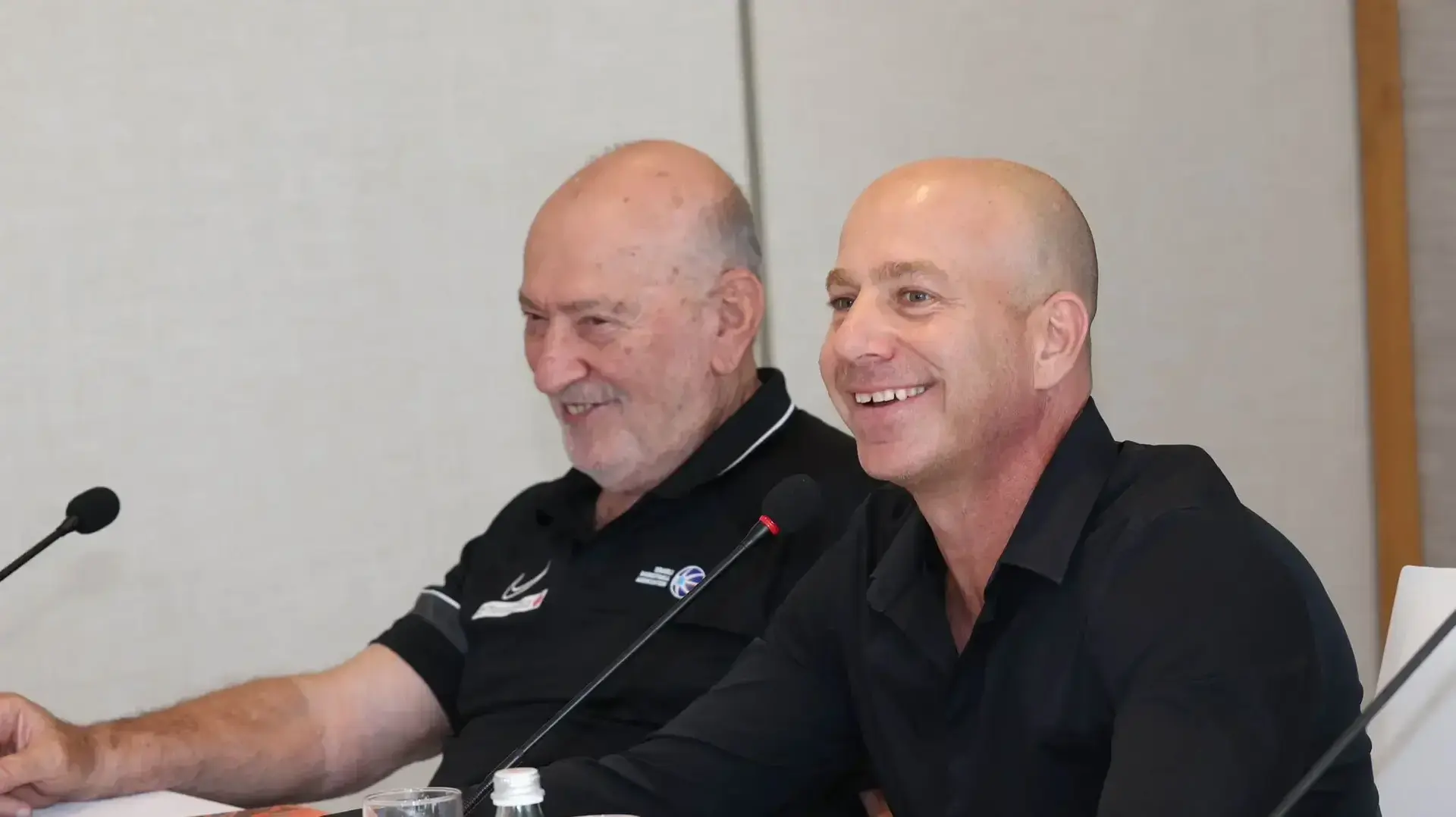 יו"ר מנהלת הליגה ארי שטיינברג עם יו"ר איגוד הכדורסל עמירם הלוי
