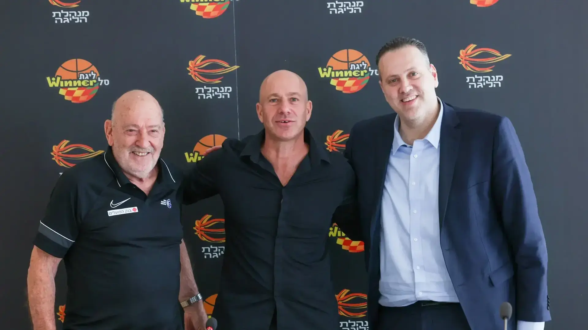 יו"ר מנהלת הליגה ארי שטיינברג עם יו"ר איגוד הכדורסל עמירם הלוי ושר הספורט מיקי זוהר