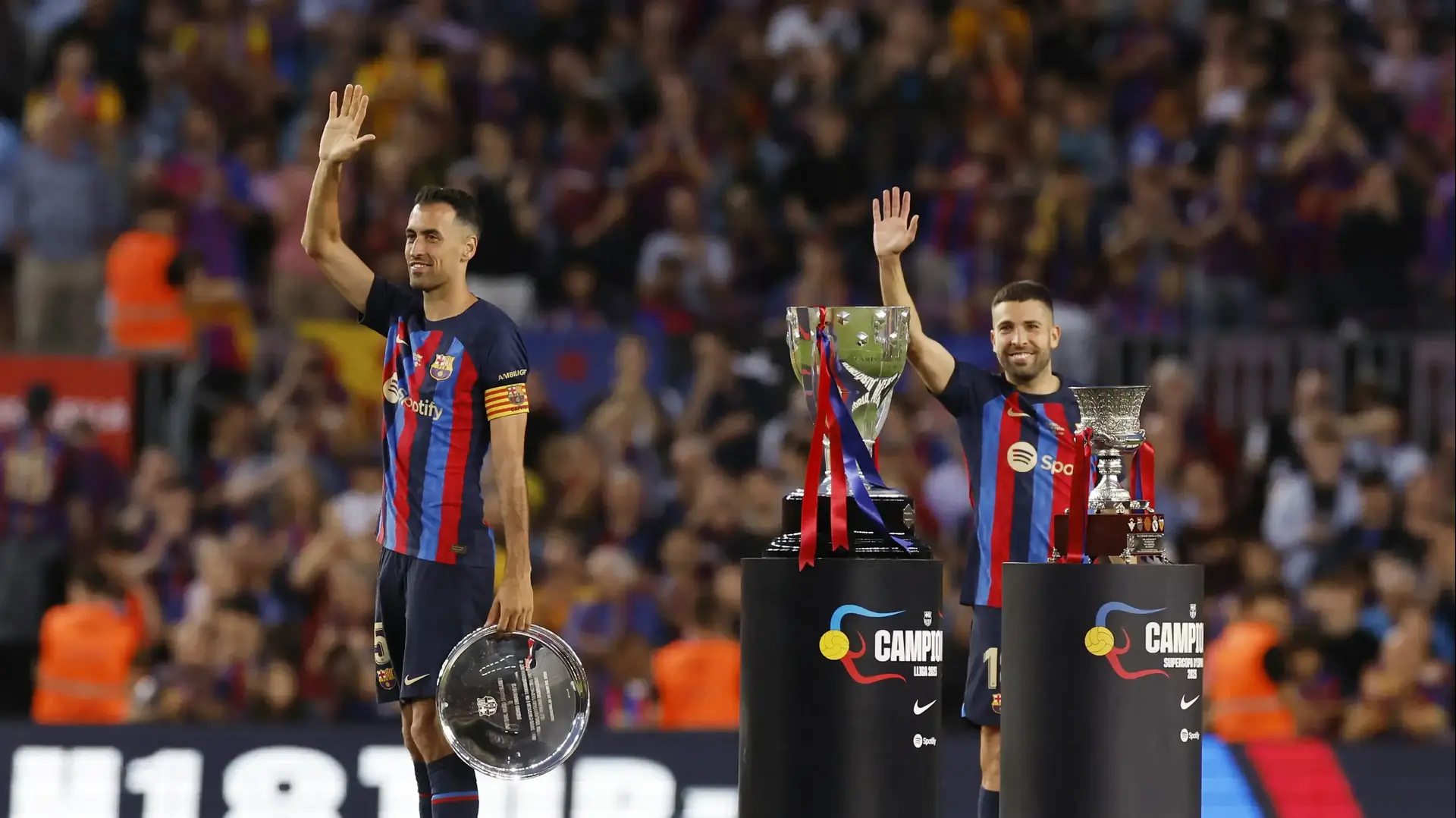 סרחיו בוסקטס לצד ג'ורדי אלבה נפרדים ברצלונה סרחיו בוסקטס לצד ג'ורדי אלבה נפרדים ברצלונה