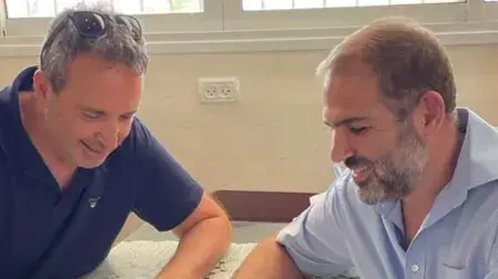 מימין: סגן ראש מועצת אשכול דודי אלון עם נשיא מכללת ספיר פרופ' ניר קידר