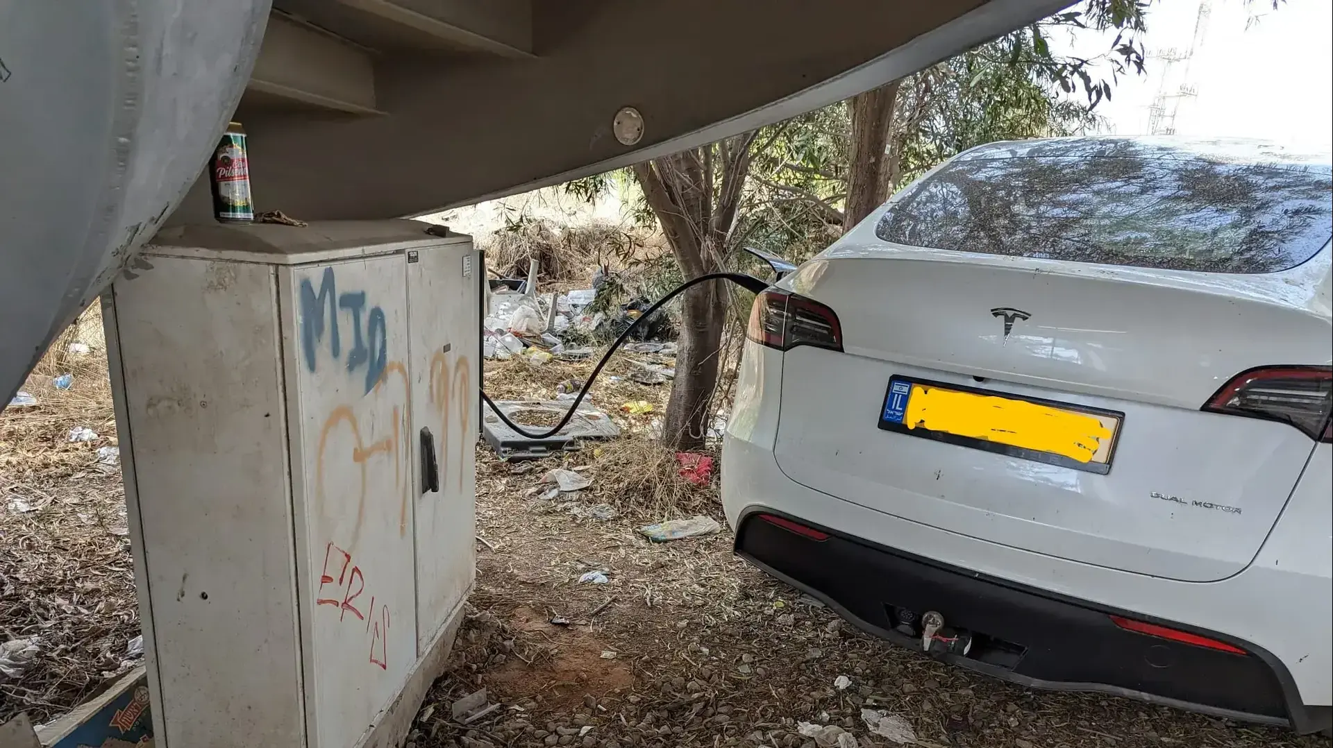 טסלה מודל Y טוענת