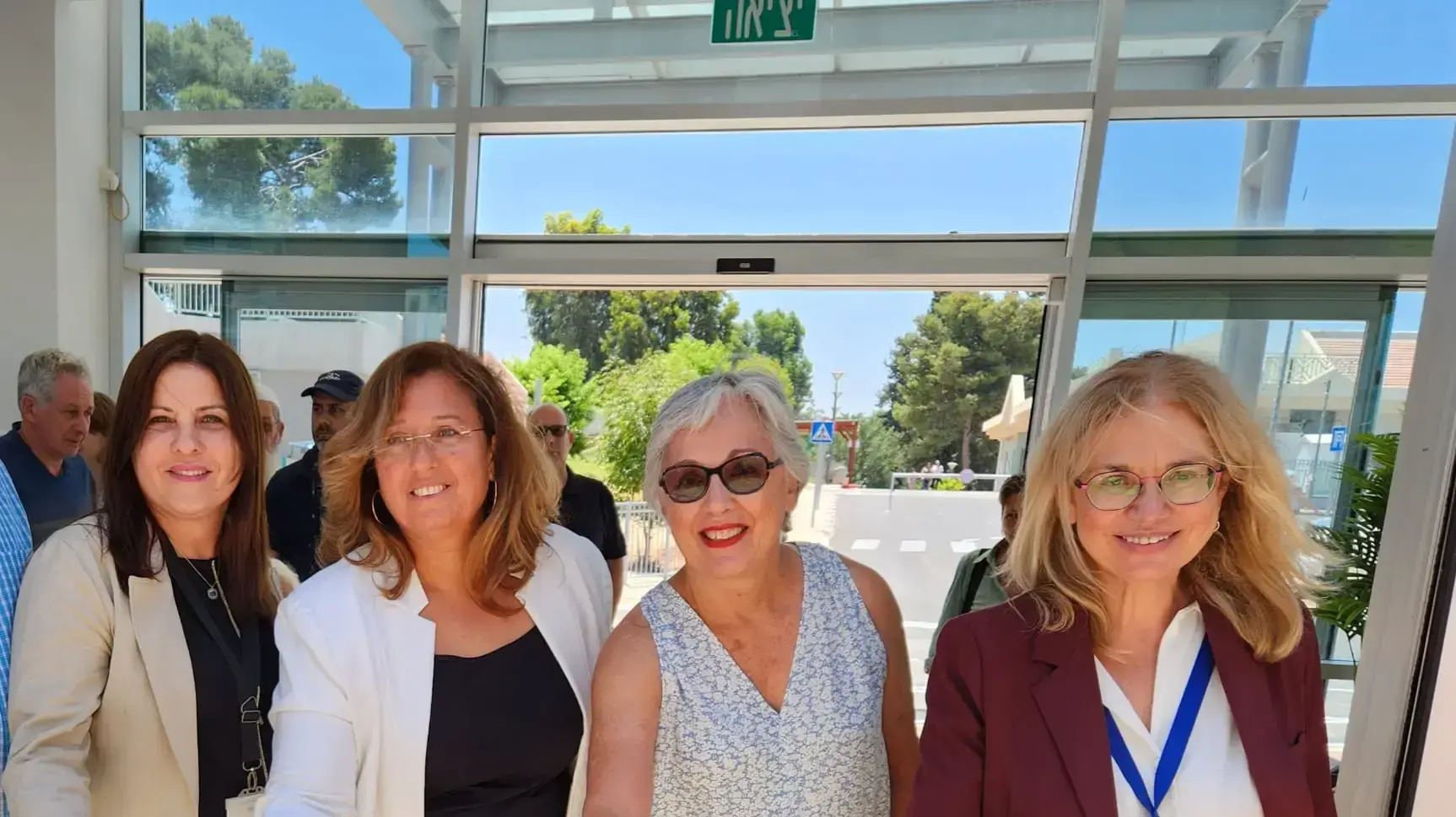 ד"ר בתיה כגנסקי מנהלת בית החולים שמואל הרופא חונכת את מרכז השיקום החדש