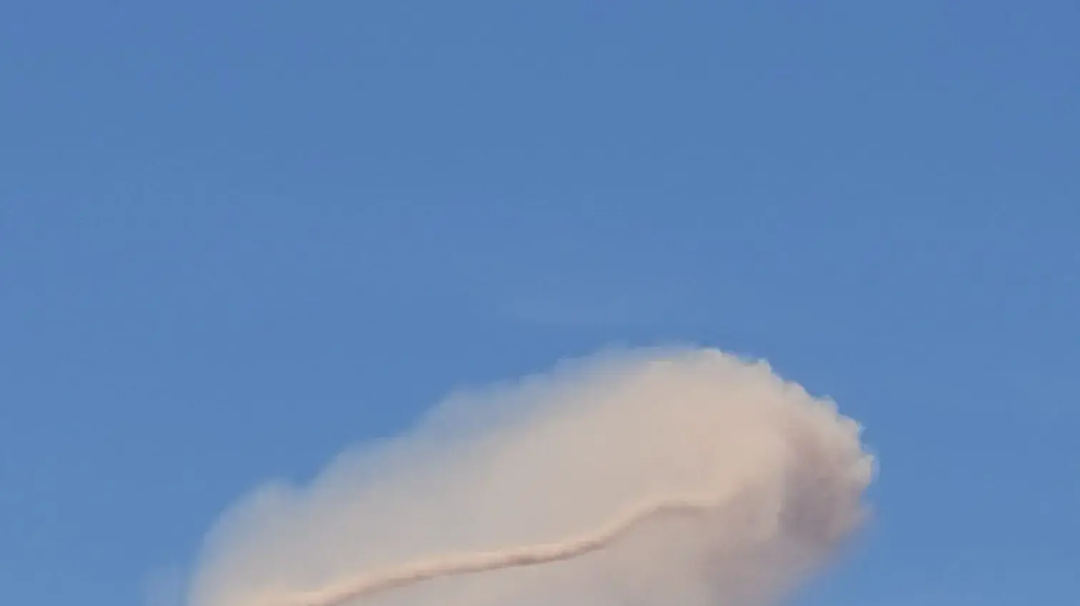 פטריית עשן בשמי הדרום בעקבות אימון צה"ל. 7 ביוני 2023