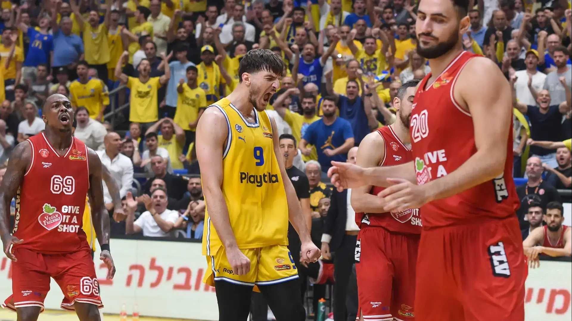 שחקן מכבי תל אביב רומן סורקין
