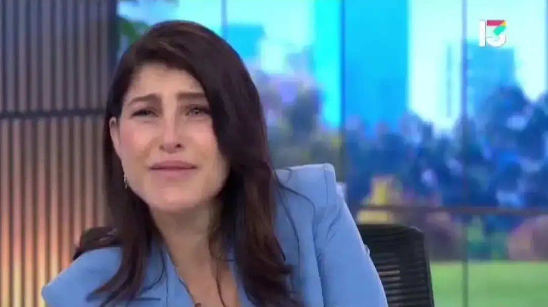 גאולה אבן מופתעת בהתרגשות מברכת מזל טוב מילדיה לכבוד יום הולדתה בזמן הגשת תכניתה "העולם הבוקר"