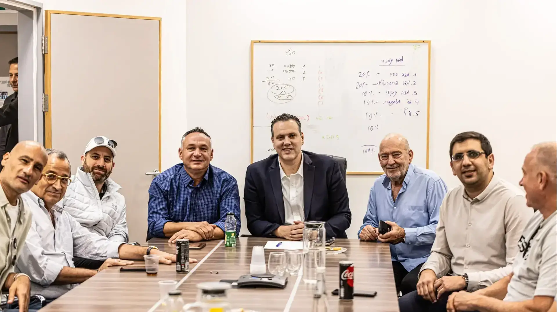 שר התרבות והספורט מיקי זוהר עם ראשי הליגה הלאומית בכדורסל