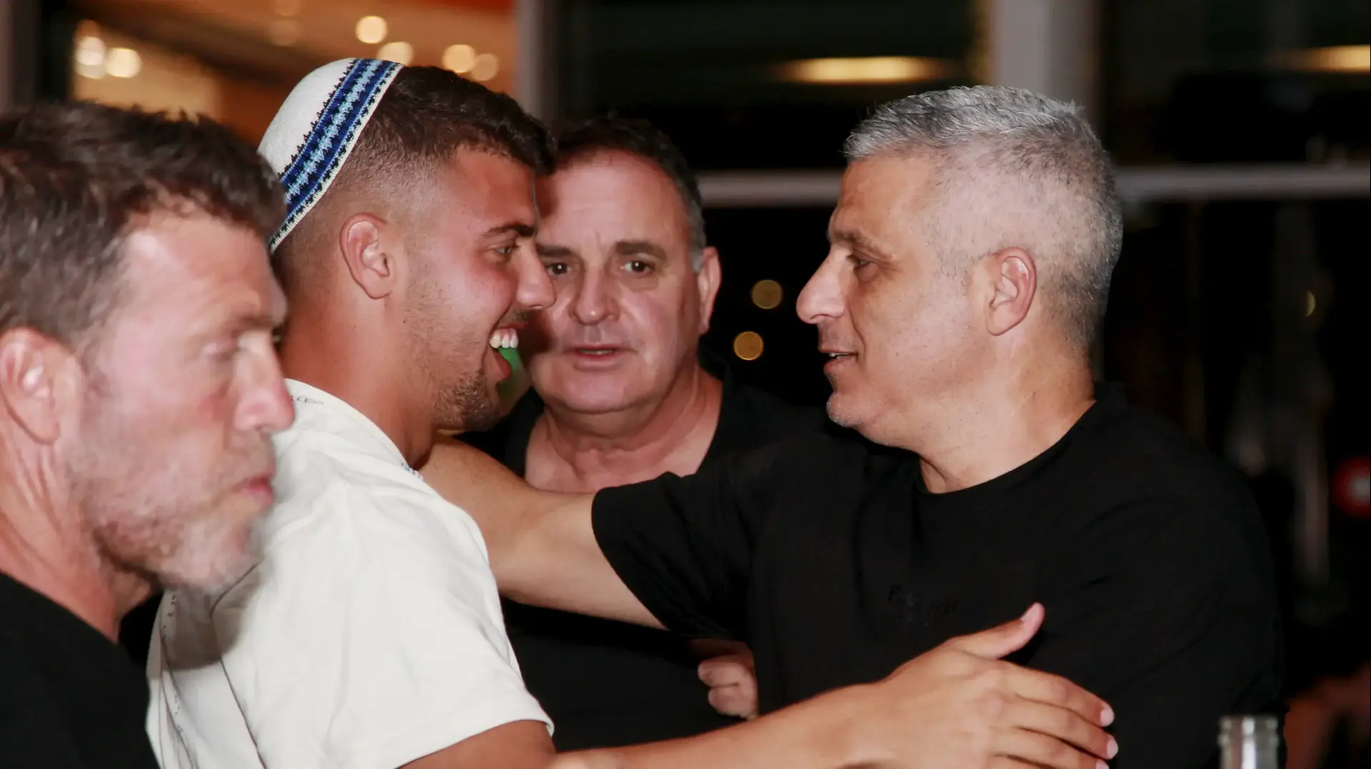 אופיר חיים מאמן נבחרת ישראל עד גיל 20 עם הקפטן אילי מדמון אופיר חיים מאמן נבחרת ישראל עד גיל 20 עם הקפטן אילי מדמון