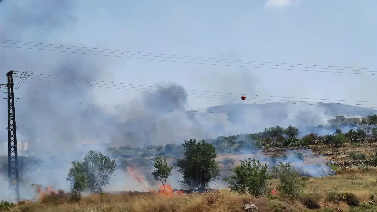 דיווח פלסטיני: מתנחלים מציתים בתים רכבים ושדות של פלסטינים כנקמה על הפיגוע בעלי 21 ביוני 2023