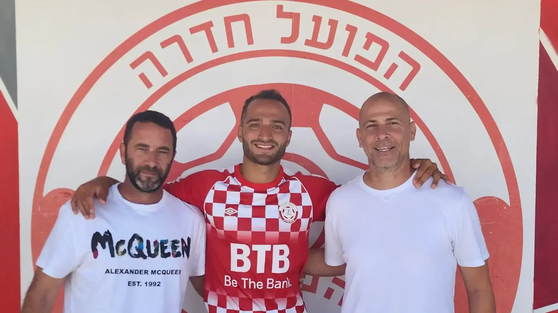 תמיר גלזר וסוכנו אבי נמני אחרי שחתם בשורות הפועל חדרה