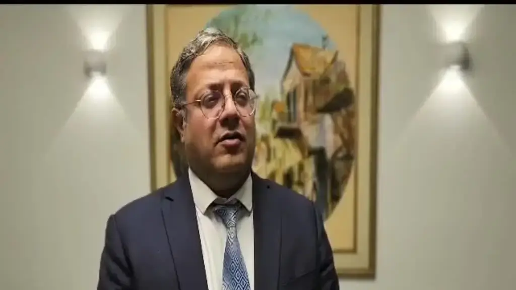 איתמר בן גביר מודה לרנ"צ יעקב שבתאי על שירותו כמפכ"ל. ללא קרדיט