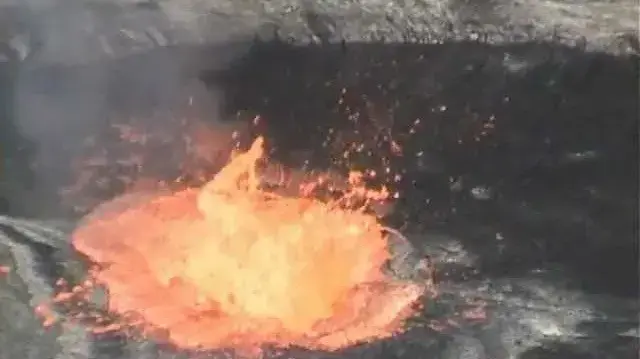 זריקת פסולת אורגנית באגם הלבה של הר הגעש ארטה אלה גרמה להתפרצות