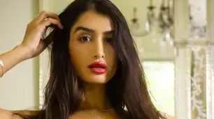 מיה ונטורה