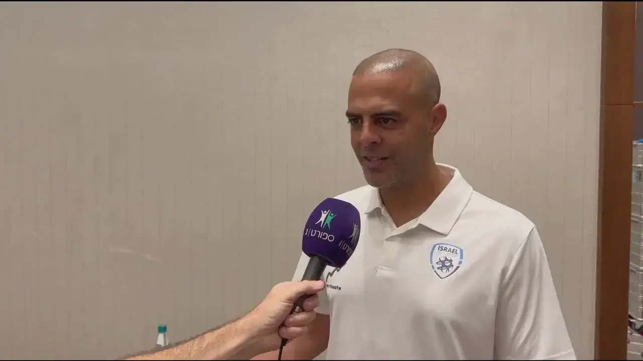 גיא לוזון, מאמן הנבחרת הצעירה לפני חצי גמר היורו נגד אנגליה