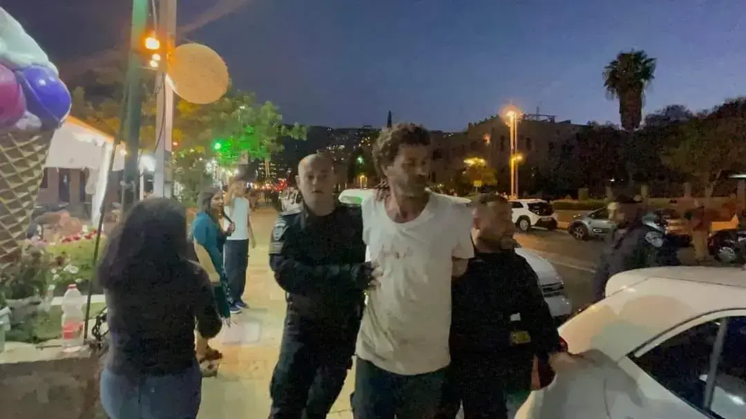 מחאה בחיפה בהשתתפות עשרות מפגינים המתנגדים למבצע בג'נין. כוחות משטרה פועלים ועד כה נעצרו 7 מפגינים