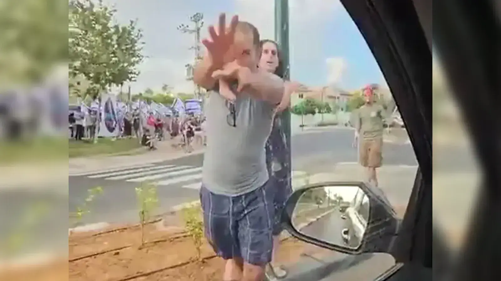 הפגנה מול נציג בעלי ערוץ 14