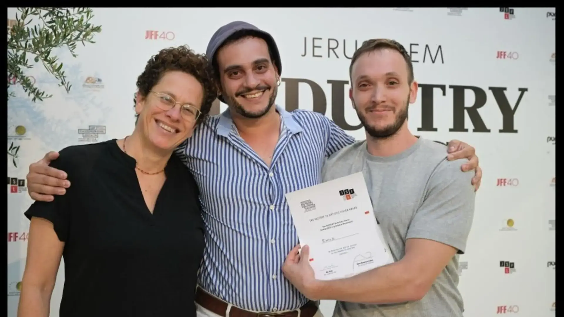 זוכי פרסי חממת סם שפיגל לקולנוע בינלאומי 2023, יוצרי הסרט "גלות" (Exile), עוז צירלין ודור לוי, עם מור אלדר