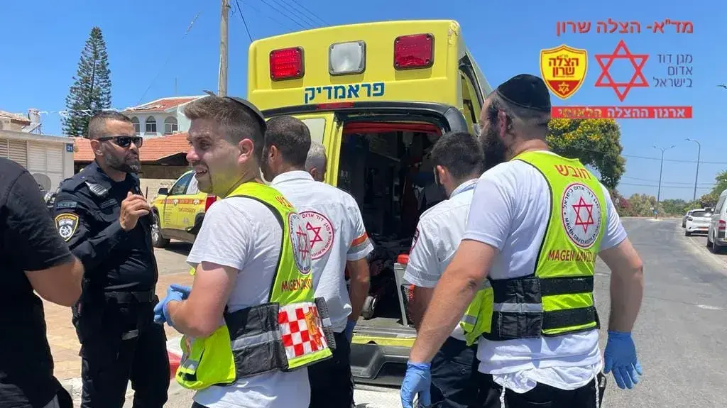 חשד: הלום קרב כבן 30 שלחם בצוק איתן הצית את עצמו בנתניה. צוותי מד"א פינו אותו לביה"ח שיבא במצב קשה עם כוויות בכל חלקי גופו.