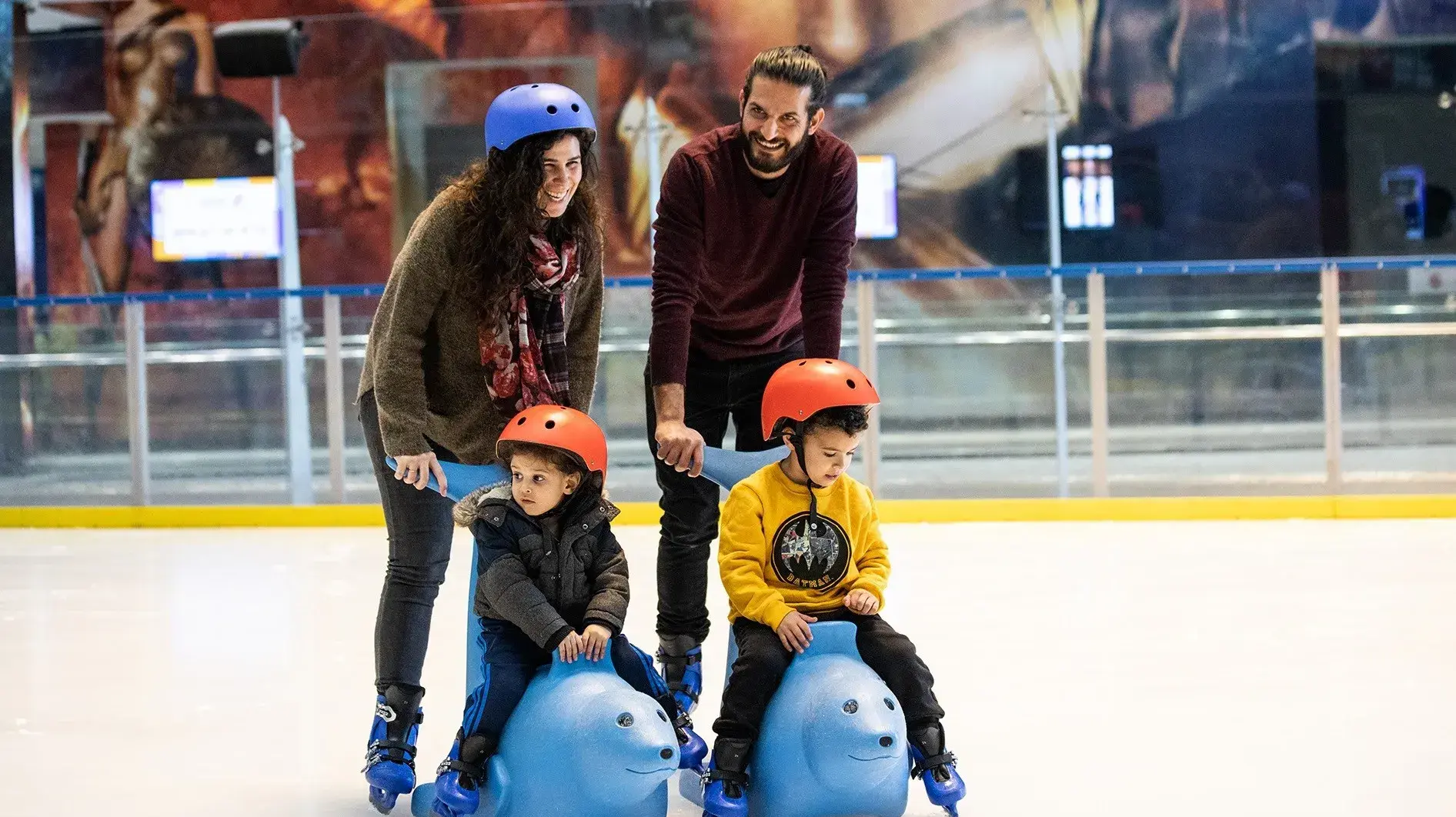 החלקה על הקרח בהיכל הקרח