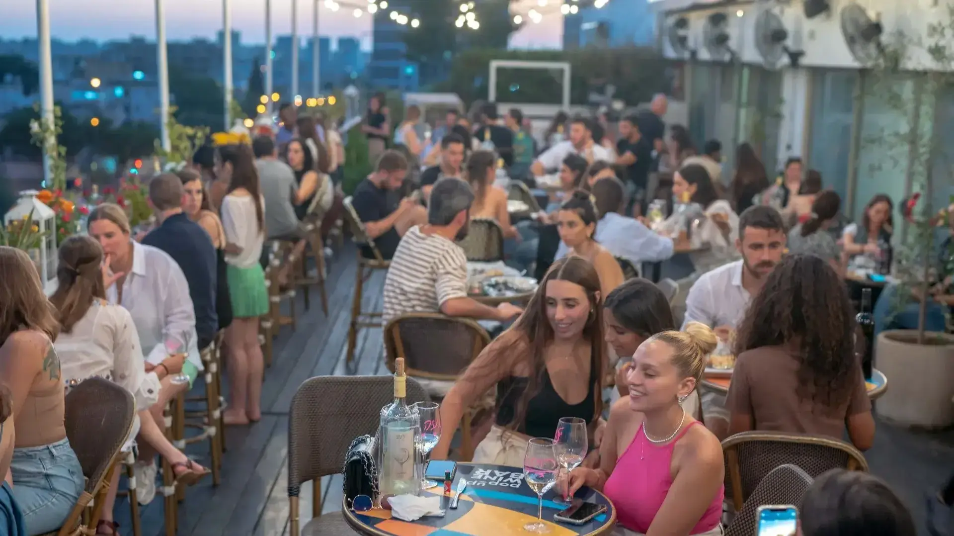 Pop up wine bar  יין בעיר