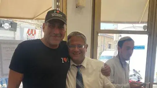 איתמר בן גביר עם ארז עינב, שווארמה ירושלים, לימסול