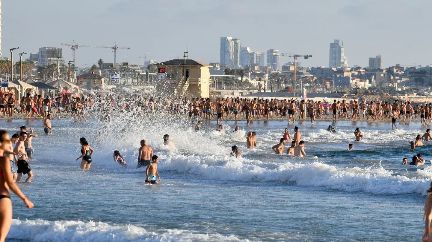 חוף הים בתל אביב. 10 באוגוסט 2023