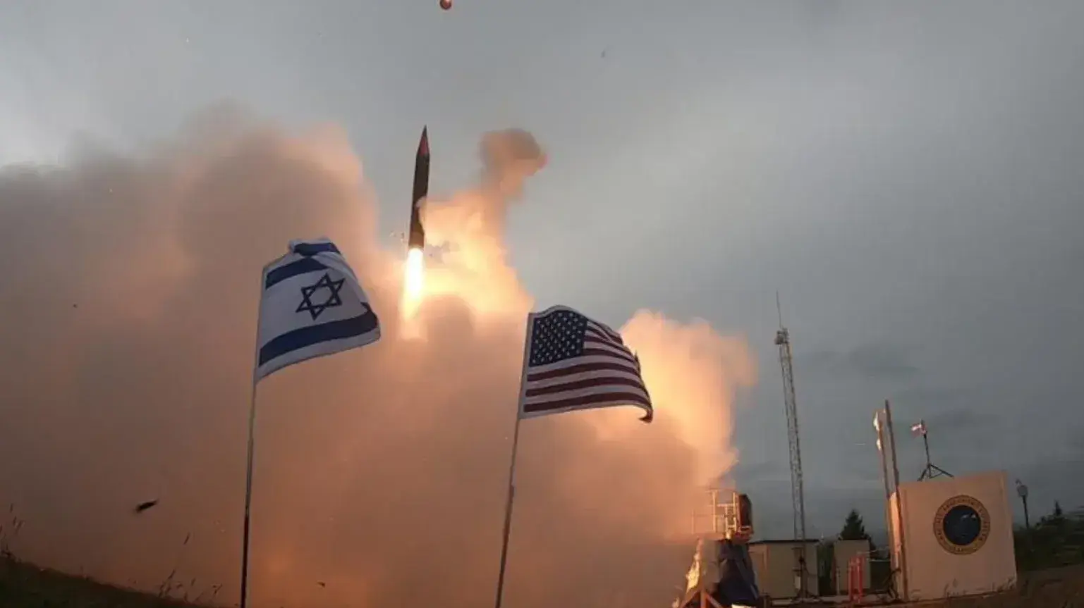 שיגור טיל חץ-3
