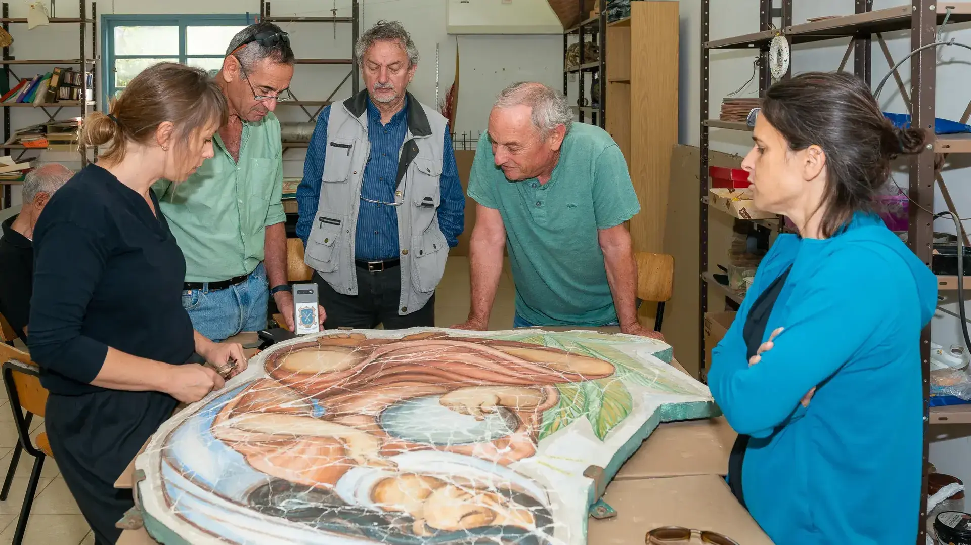 שימור ציור "המתופפת" בקיבוץ עין המפרץ