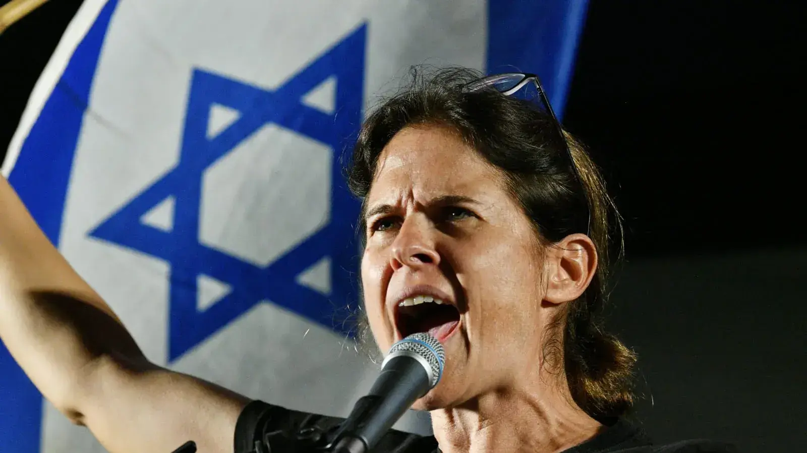 שקמה ברסלר בהפגנה נגד המהפכה המשפטית, קפלן, תל אביב. 26 באוגוסט 2023