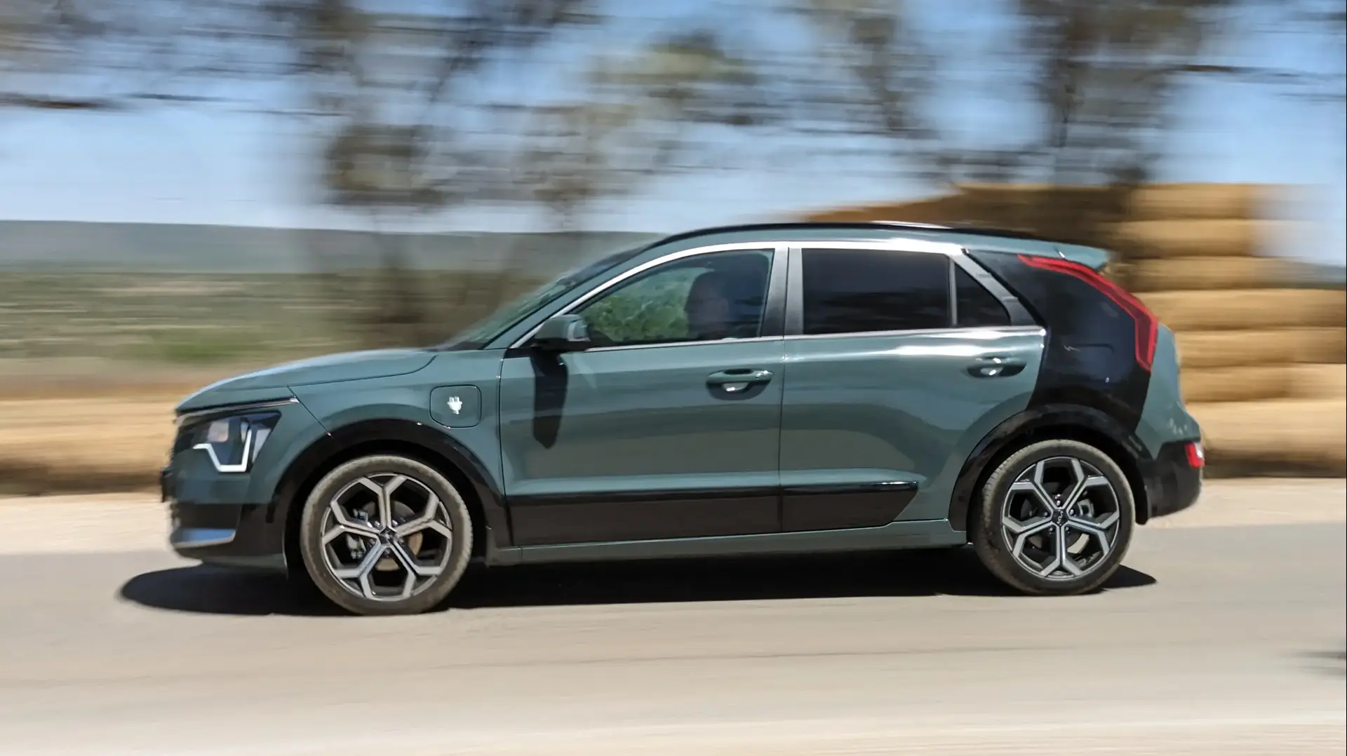 השוואתי קיה נירו PHEV מול MG EHS