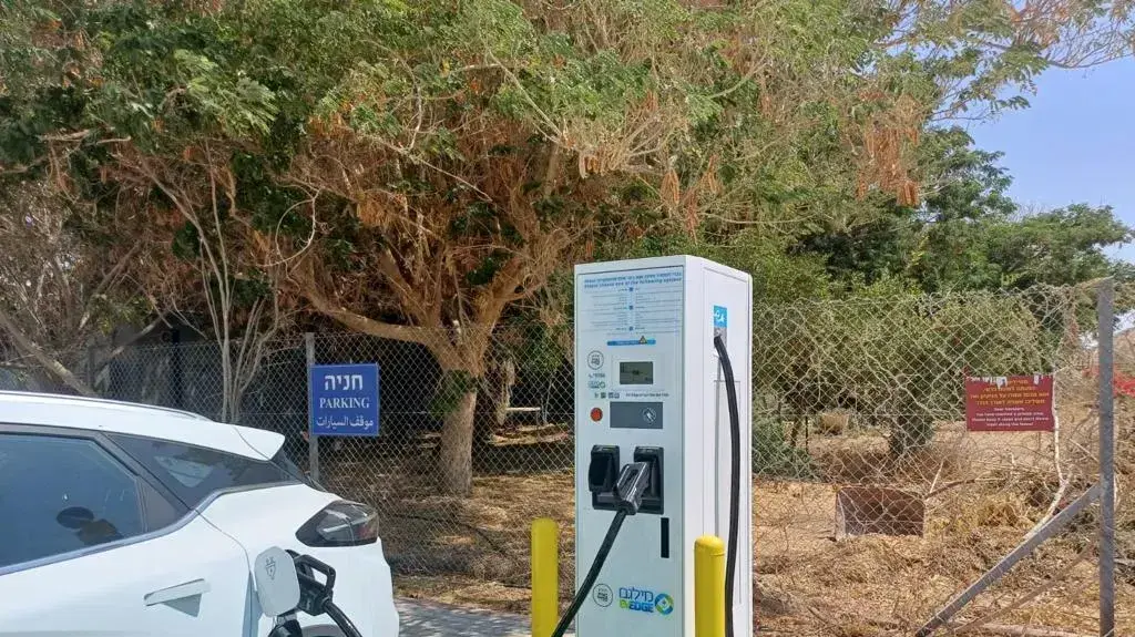 עמדת טעינה מהירה EV EDGE מילגם נאות סמדר