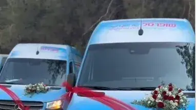 נהגי שליחויות של שופרסל קישטו את הרכבים בפרחים נהגי שליחויות של שופרסל קישטו את הרכבים בפרחים