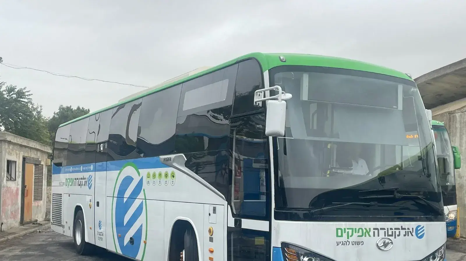 אוטובוס הייגר ממוגן אבנים מתוצרת מפעל מרכבים