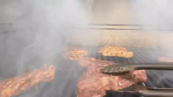 איציק הגדול: Meat Machine, מכונות אוטומטיות לרכישת בשר