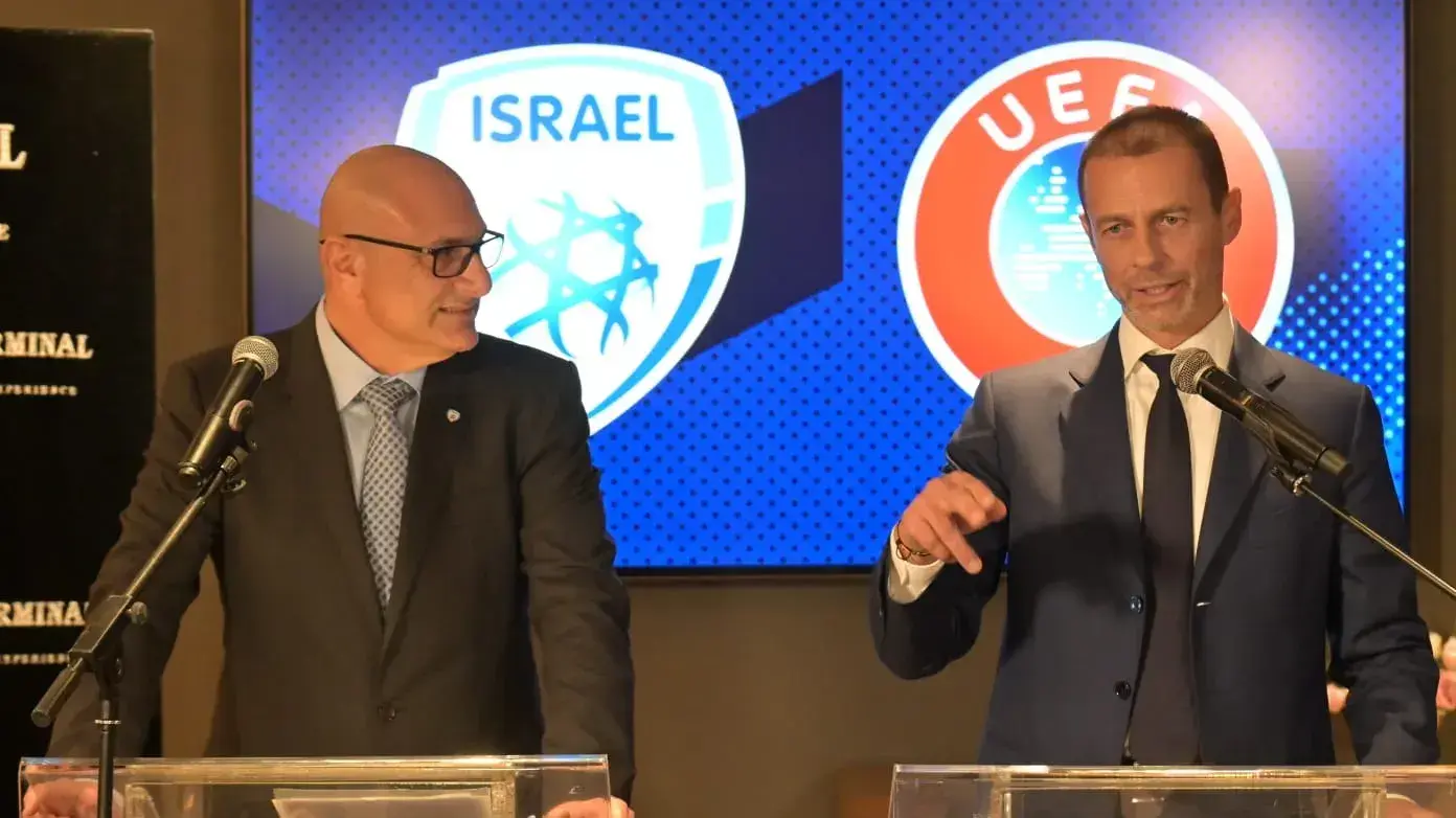 נשיא אופ"א אלכסנדר צ'פרין עם יו"ר ההתאחדות לכדורגל שינו זוארץ