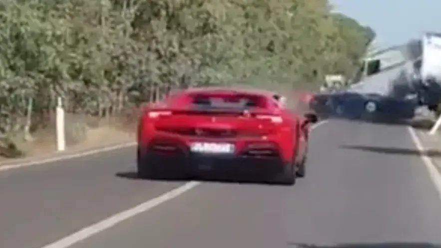 תאונות מכוניות העל פרארי למבורגיני קאמפר סיציליה