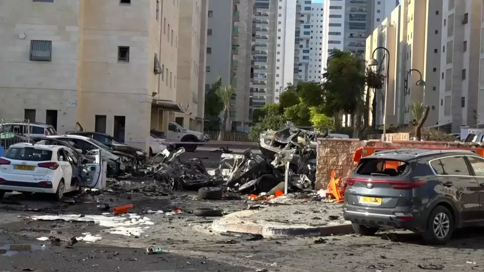 פגיעת רקטה ישירה בבניין, אשקלון. 7 באוקטובר 2023 פגיעת רקטה ישירה בבניין, אשקלון. 7 באוקטובר 2023