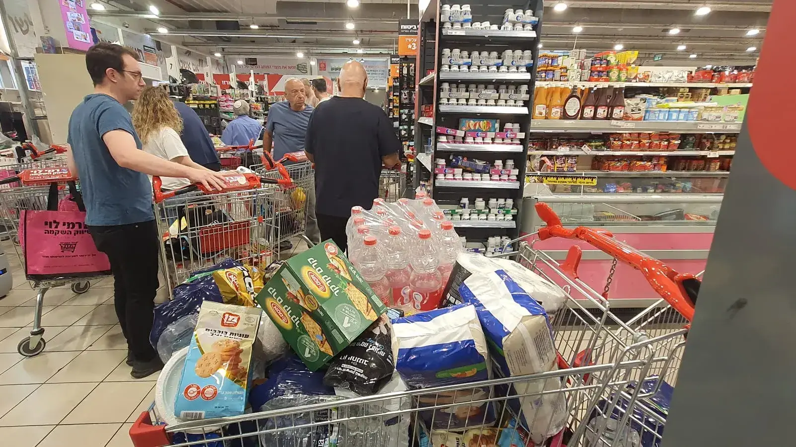 מדפי סופר ריקים, רמי לוי פתח תקווה, 10 באוקטובר 2023