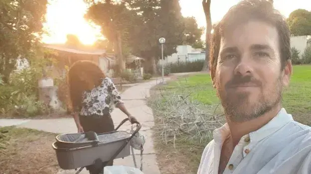 סלפי של יהב וינר ואשתו שי-לי עטרי