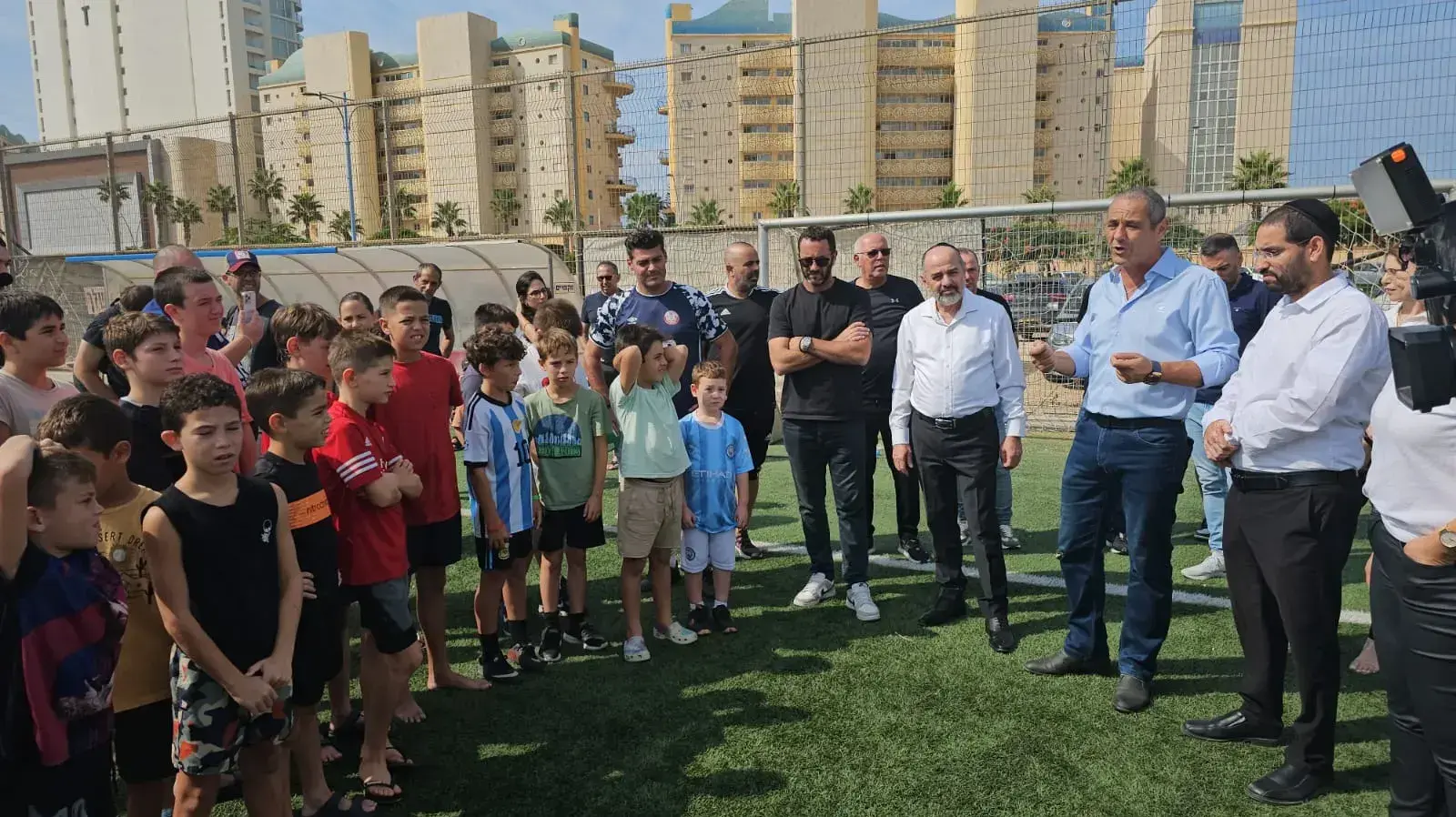 שר הרווחה יעקב מרגי מסייר במרכז הארץ בזמן המלחמה שר הרווחה יעקב מרגי מסייר במרכז הארץ בזמן המלחמה