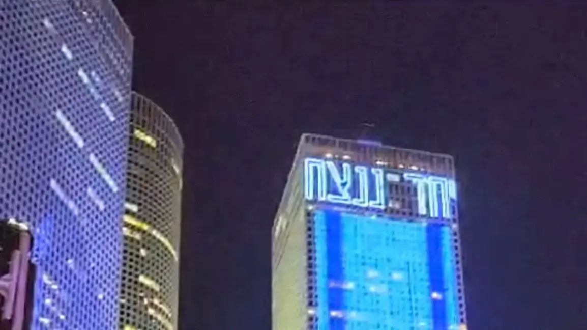 דגל ישראל מגדל עזריאלי אמן התאורה גיל טייכמן