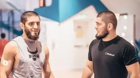 חביב נורמגומדוב לצד איסלאם מחאצ'ב חביב נורמגומדוב לצד איסלאם מחאצ'ב