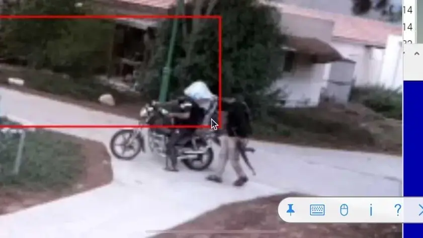 המצלמה של אייל ברעד במרפסת תיעדה את רגעי האימה. קיבוץ ניר עוז. 7 באוקטובר 2023