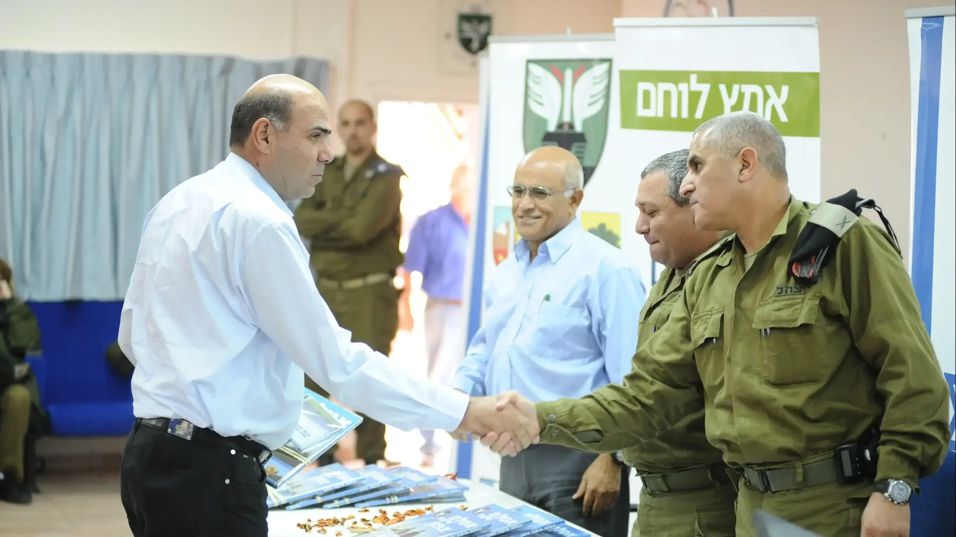 אגוז מודה לב.ס.ר ונחשון קיויתי על תרומתם ליחידה