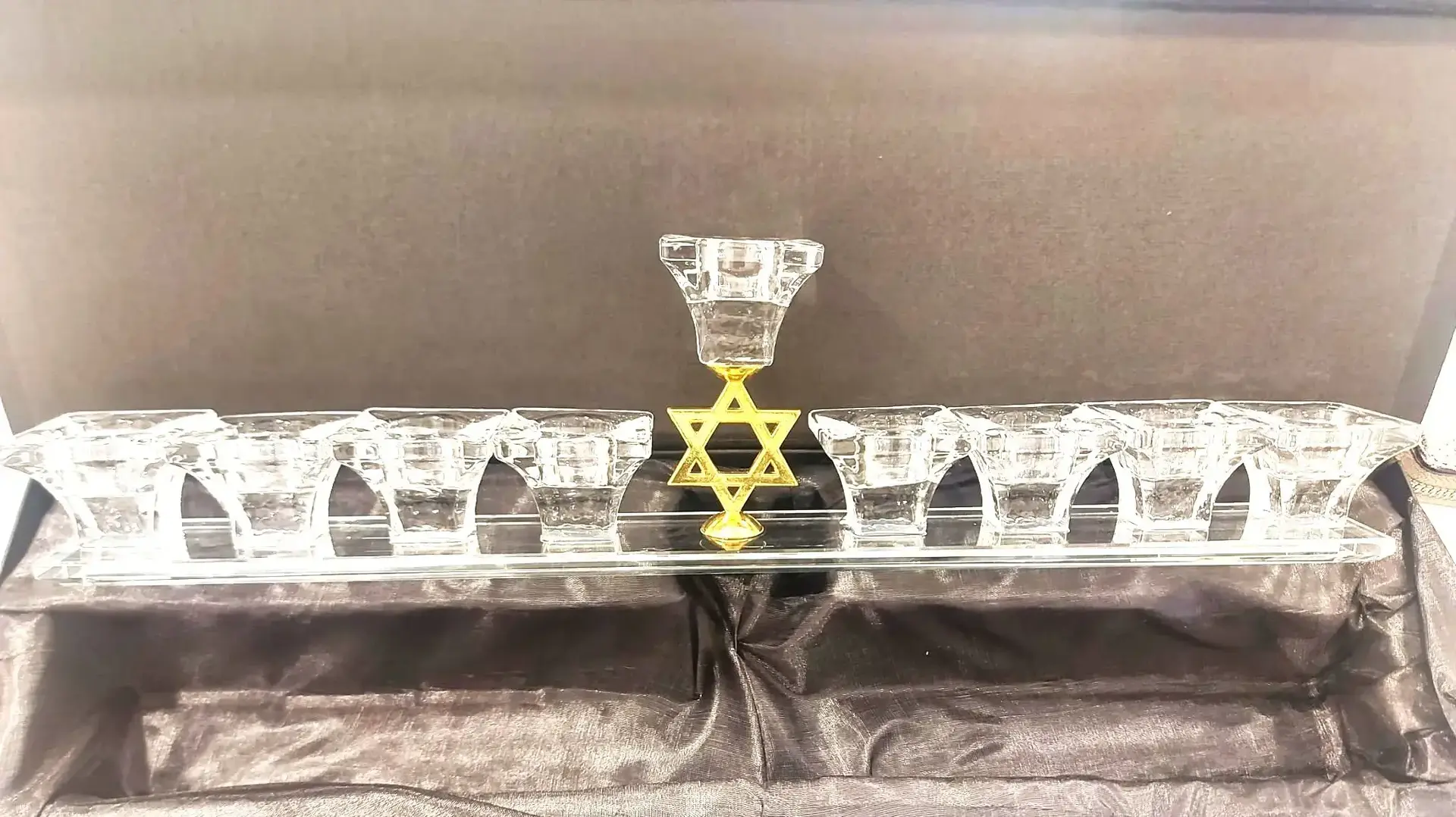 קונים כחול לבן ומקבלים חנוכיה