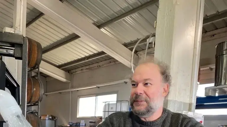 יובל (ג'וב) הרגיל, מזקקת יוליוס