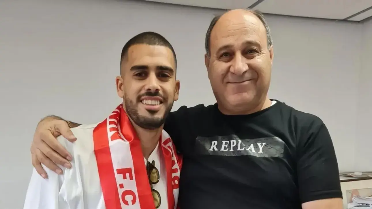 עילאי אלמקייס עם יו"ר בני סכנין מוחמד אבו יונס